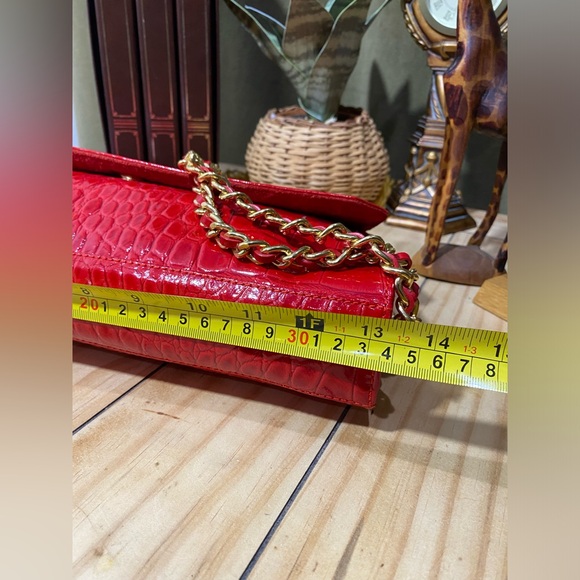 Saks’s Fifth Ave patent leather crocodile style purse - Picture 10 of 11